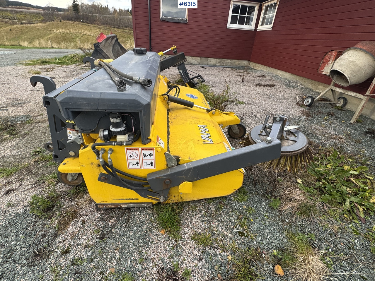 2016 VAMA 2000 Sweeping broom w/ side broom - Brosse: photos 5 2016 VAMA 2000 Sweeping broom w/ side broom - Brosse: photos 5