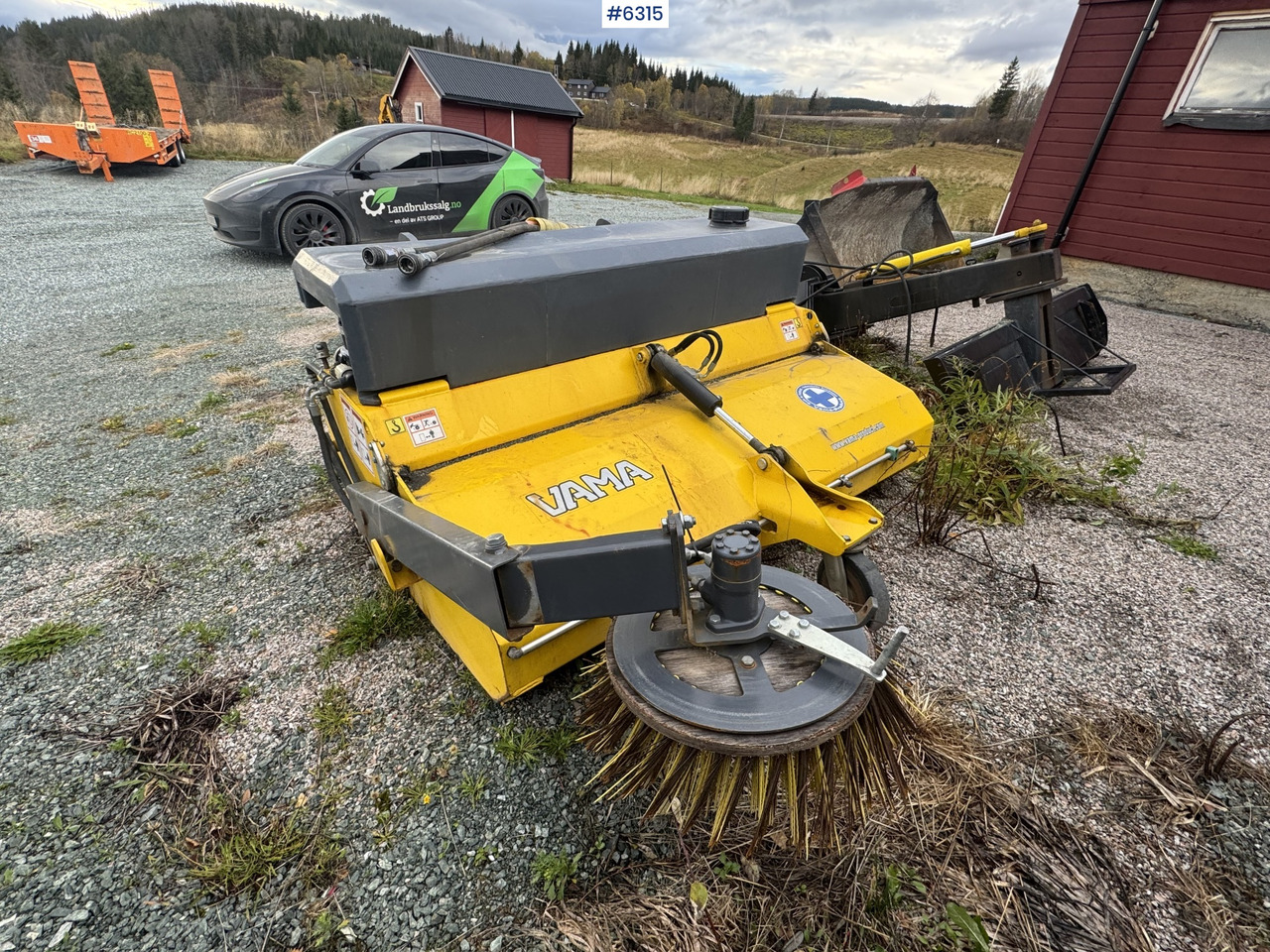 2016 VAMA 2000 Sweeping broom w/ side broom - Brosse: photos 4 2016 VAMA 2000 Sweeping broom w/ side broom - Brosse: photos 4