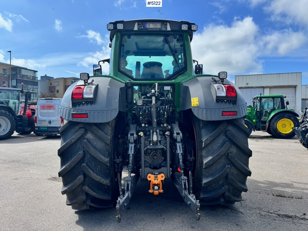 2019 Fendt 828 Vario w/ Front hydraulics and Front PTO. - Tracteur agricole: photos 5 2019 Fendt 828 Vario w/ Front hydraulics and Front PTO. - Tracteur agricole: photos 5