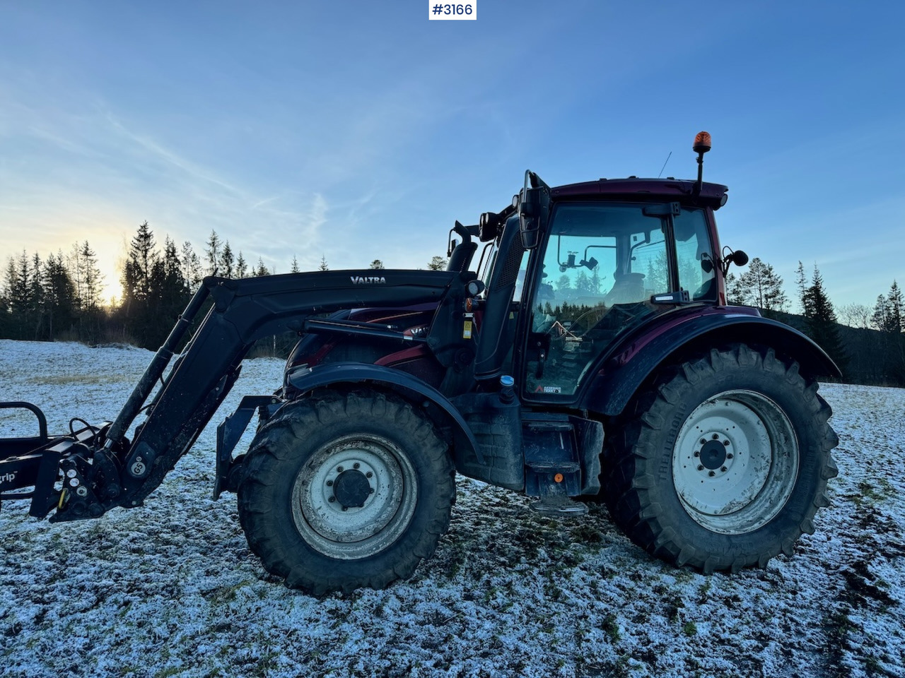 2019 Valtra N174 4x4 With front loader, snowplow blade, and 2 sets of tires. 2770 hours! - Tracteur agricole: photos 2 2019 Valtra N174 4x4 With front loader, snowplow blade, and 2 sets of tires. 2770 hours! - Tracteur agricole: photos 2