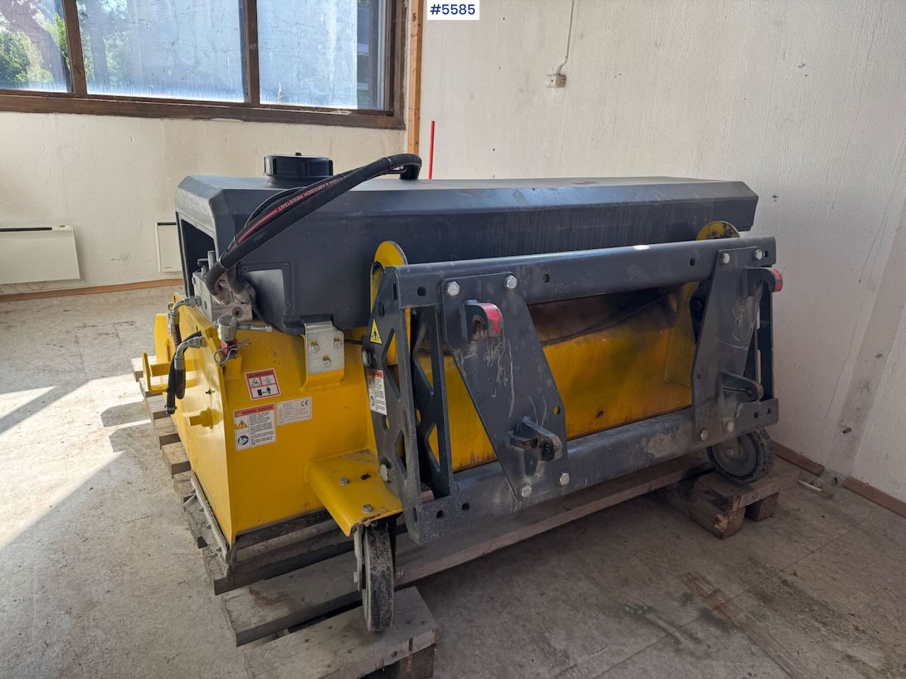 2019 Vama EHK A 2000 sweeper with collector - Brosse: photos 2 2019 Vama EHK A 2000 sweeper with collector - Brosse: photos 2