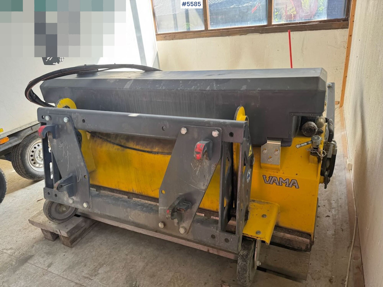 2019 Vama EHK A 2000 sweeper with collector - Brosse: photos 4 2019 Vama EHK A 2000 sweeper with collector - Brosse: photos 4