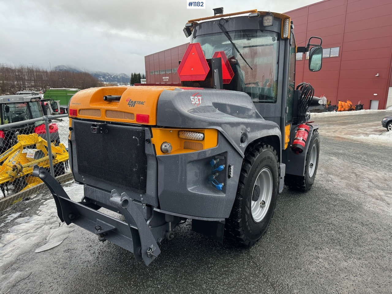 Valet de ferme 2023 LM Trac 587, DEMO, LIKE NEW!: photos 6 Valet de ferme 2023 LM Trac 587, DEMO, LIKE NEW!: photos 6