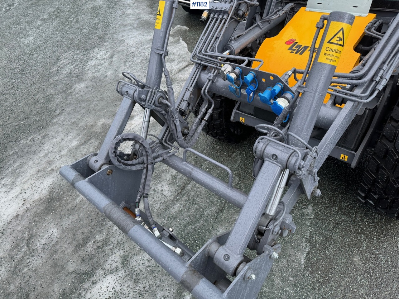 Valet de ferme 2023 LM Trac 587, DEMO, LIKE NEW!: photos 18 Valet de ferme 2023 LM Trac 587, DEMO, LIKE NEW!: photos 18