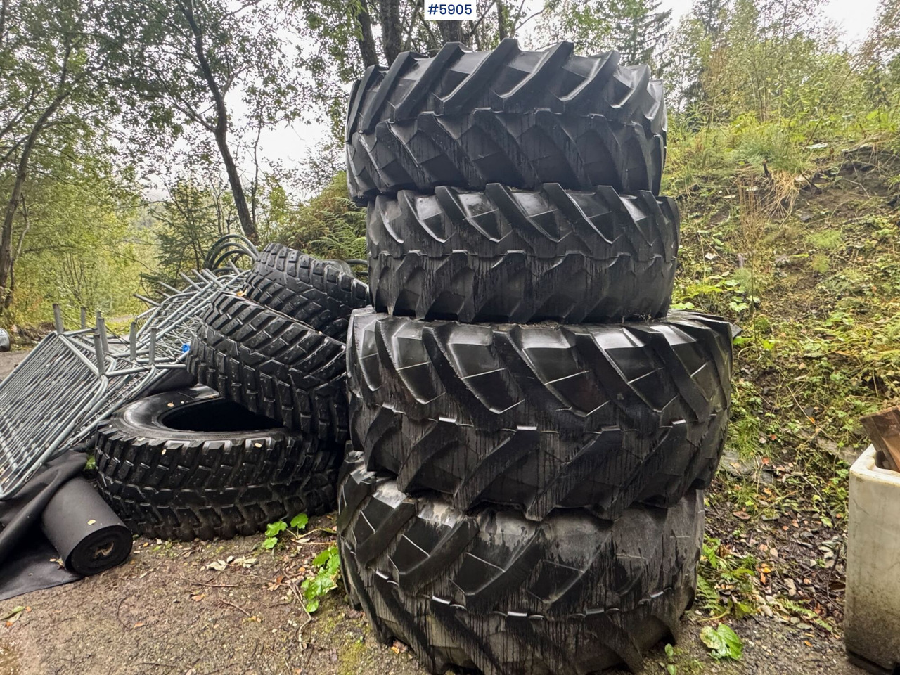 8 pcs Nokian TRI 2 tires. 4 pcs on rims! - Roue complète pour Engins de chantier: photos 2 8 pcs Nokian TRI 2 tires. 4 pcs on rims! - Roue complète pour Engins de chantier: photos 2