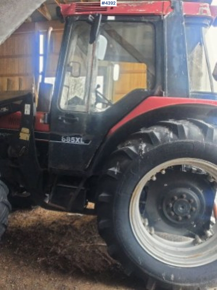 Case International 885XL 4x4 with trima loader - Tracteur agricole: photos 5 Case International 885XL 4x4 with trima loader - Tracteur agricole: photos 5