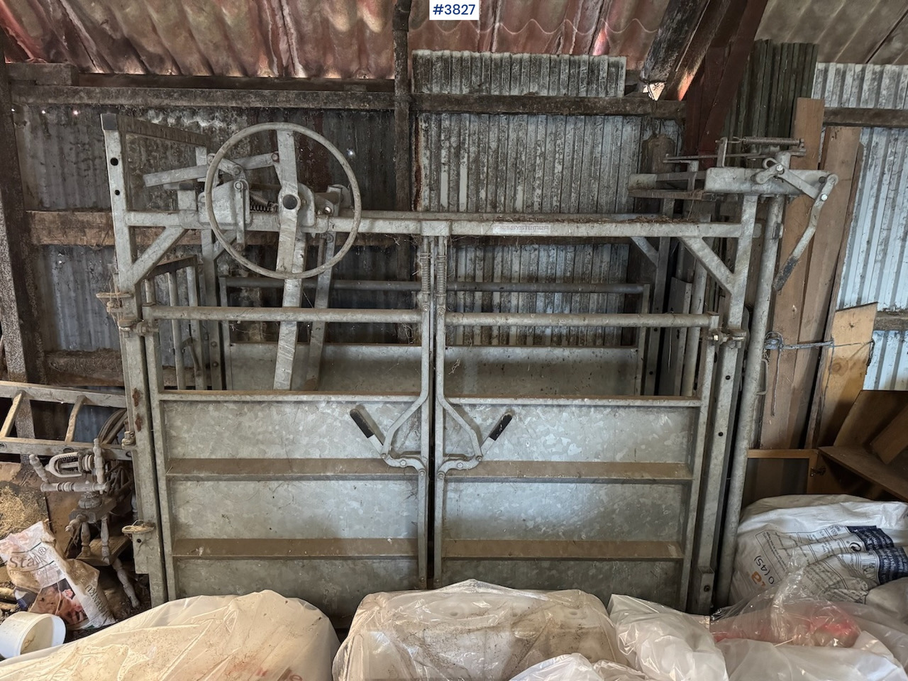 Cattle treatment box, like new - Matériel d'élevage: photos 3 Cattle treatment box, like new - Matériel d'élevage: photos 3