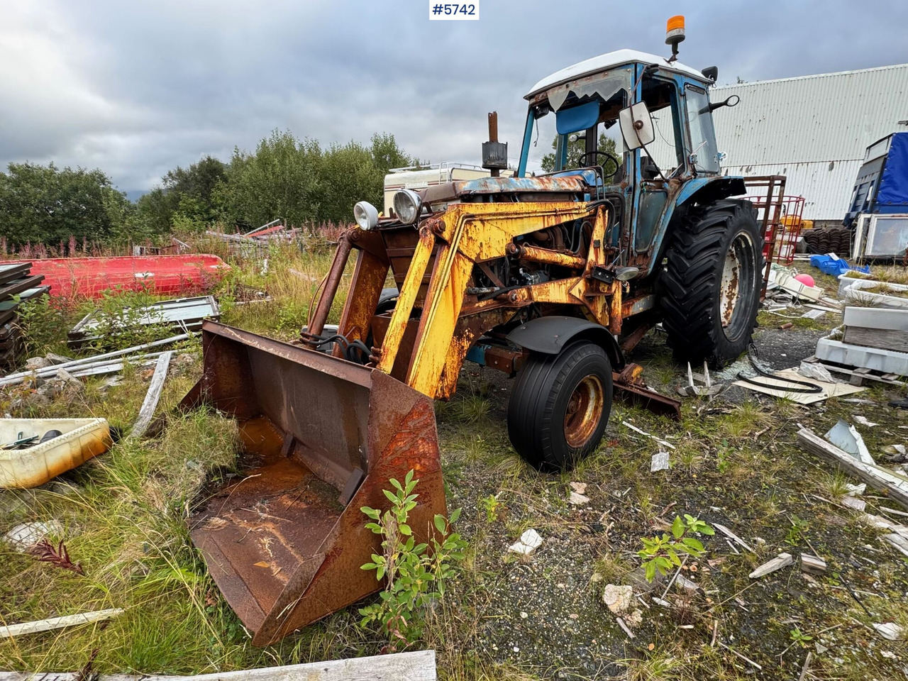 Circa 1987 Ford 7700 with Malm Orstad loader! - Tracteur agricole: photos 1 Circa 1987 Ford 7700 with Malm Orstad loader! - Tracteur agricole: photos 1