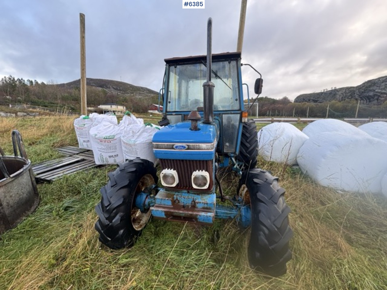 Ford 4610 4x4 tractor. 3,561 hours! - Tracteur agricole: photos 3 Ford 4610 4x4 tractor. 3,561 hours! - Tracteur agricole: photos 3
