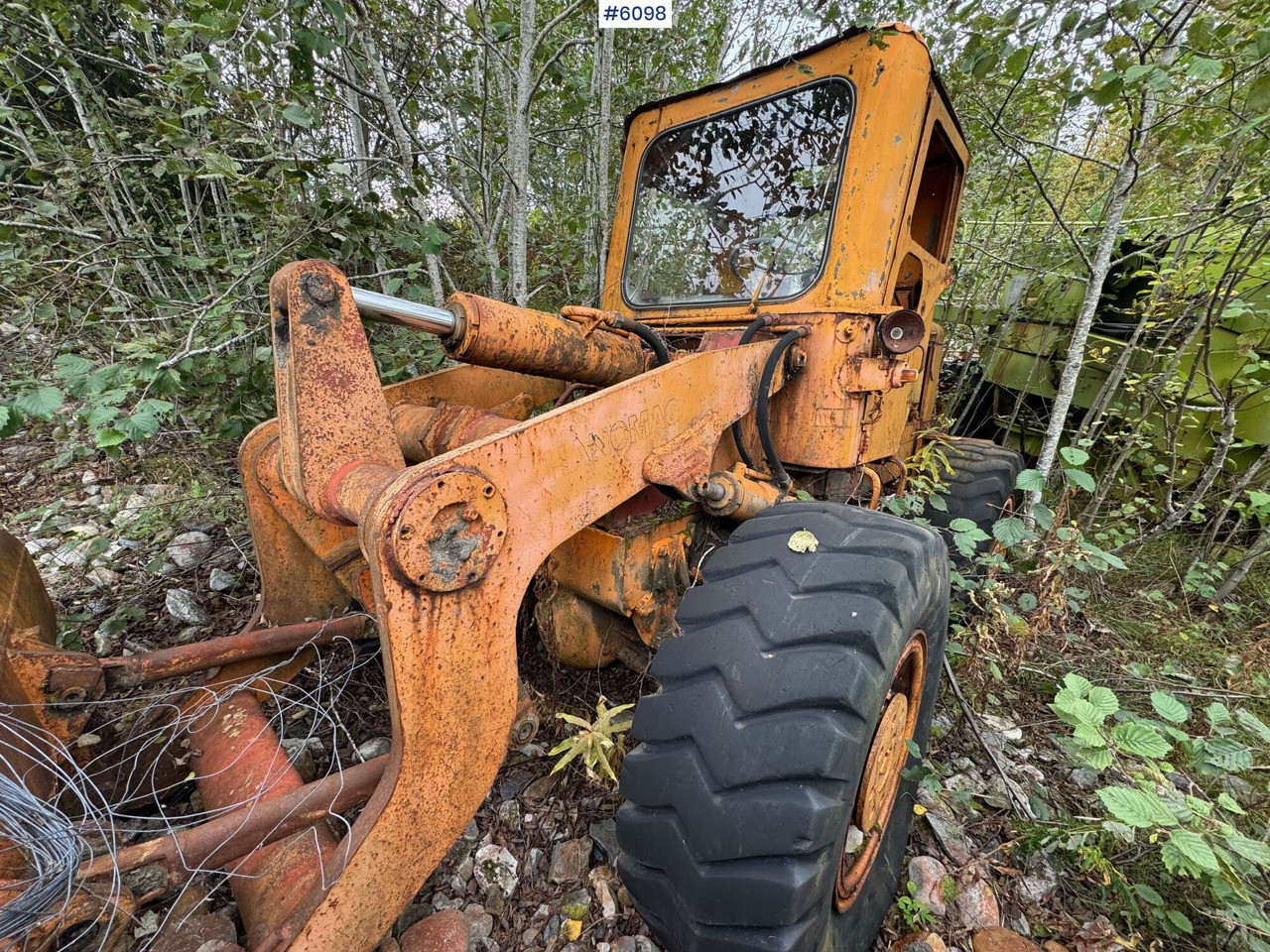 Hanomag wheel loader with bucket – repair object - Chargeuse sur pneus: photos 2 Hanomag wheel loader with bucket – repair object - Chargeuse sur pneus: photos 2