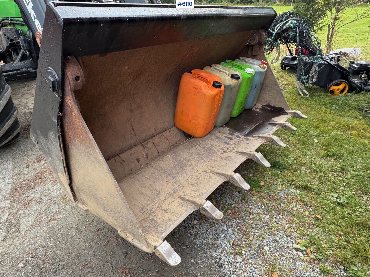 Hydraulic grading bucket - Outils du sol: photos 2 Hydraulic grading bucket - Outils du sol: photos 2