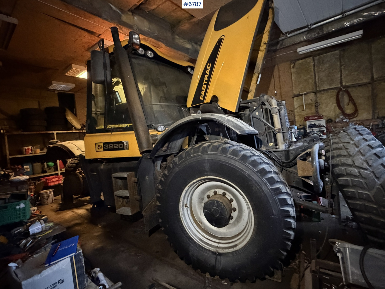 JCB Fastrac 3220 – Repair object with extra equipment - Tracteur agricole: photos 2 JCB Fastrac 3220 – Repair object with extra equipment - Tracteur agricole: photos 2