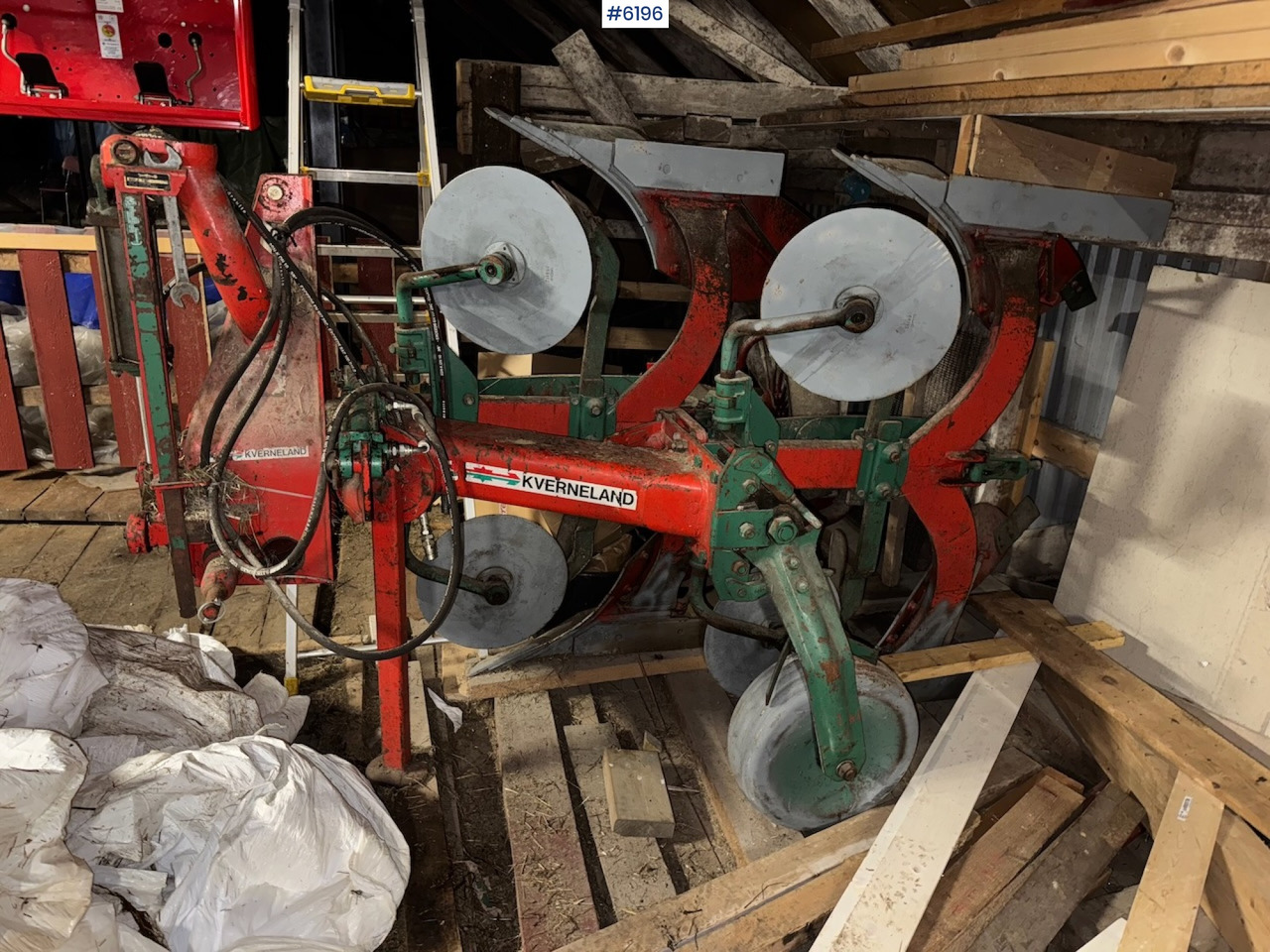 Kverneland Mod. E 3 2-furrow reversible plough. - Outils du sol: photos 4 Kverneland Mod. E 3 2-furrow reversible plough. - Outils du sol: photos 4