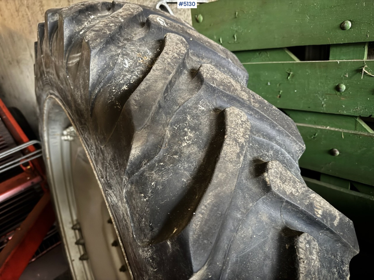 Sprayer wheels 12.4 R46 and 11.2 R32 - Pulvérisateur: photos 4 Sprayer wheels 12.4 R46 and 11.2 R32 - Pulvérisateur: photos 4