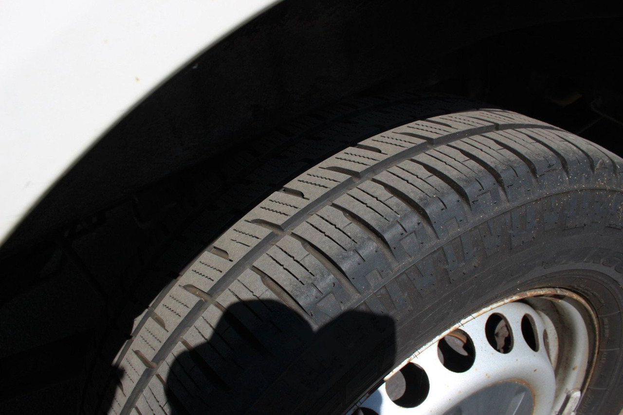 Fourgon utilitaire Volkswagen Crafter Kasten 35 mittel L2H2 KLIMA 1: photos 14