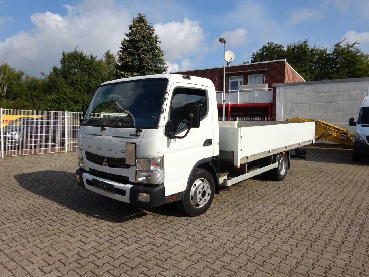 FUSO CANTER 7C15 Pritsche 4x2 - Utilitaire plateau: photos 3 FUSO CANTER 7C15 Pritsche 4x2 - Utilitaire plateau: photos 3