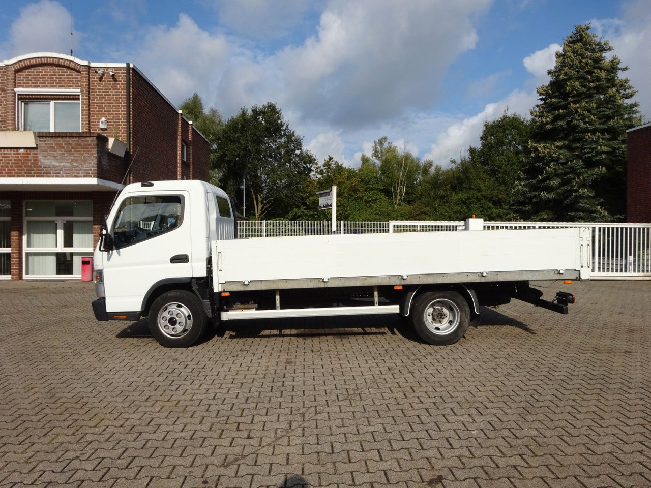 FUSO CANTER 7C15 Pritsche 4x2 - Utilitaire plateau: photos 2 FUSO CANTER 7C15 Pritsche 4x2 - Utilitaire plateau: photos 2