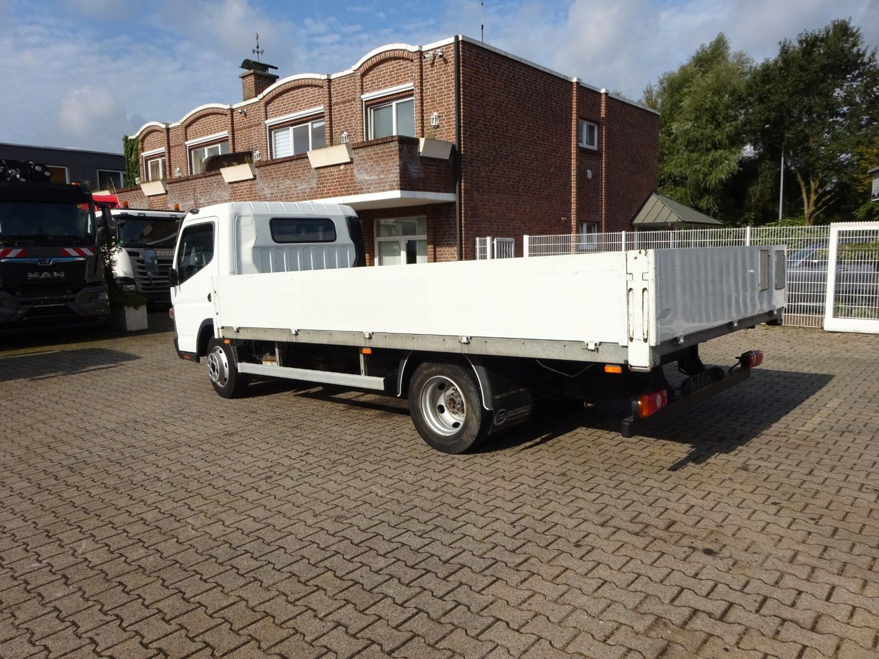 FUSO CANTER 7C15 Pritsche 4x2 - Utilitaire plateau: photos 5 FUSO CANTER 7C15 Pritsche 4x2 - Utilitaire plateau: photos 5