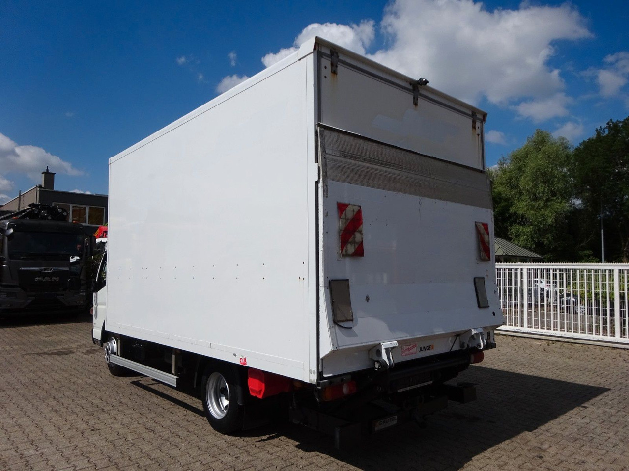 FUSO Canter 7C18 + LBW 4x2 - Fourgon grand volume: photos 4 FUSO Canter 7C18 + LBW 4x2 - Fourgon grand volume: photos 4