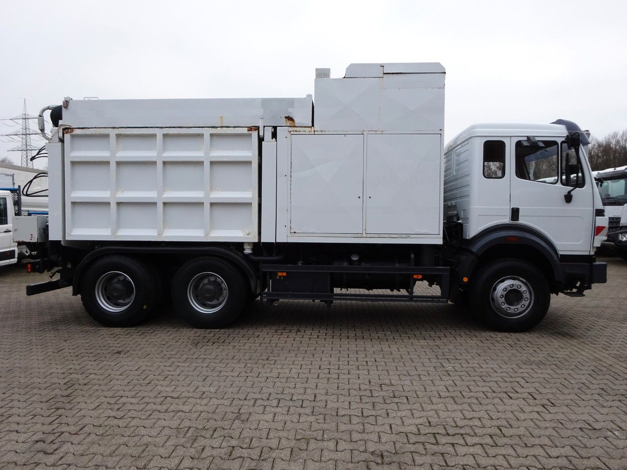 Mercedes-Benz 2527 Saugbagger. RSP Mercedes-Benz 2527 Saugbagger. RSP - Camion hydrocureur: photos 2 Mercedes-Benz 2527 Saugbagger. RSP Mercedes-Benz 2527 Saugbagger. RSP - Camion hydrocureur: photos 2