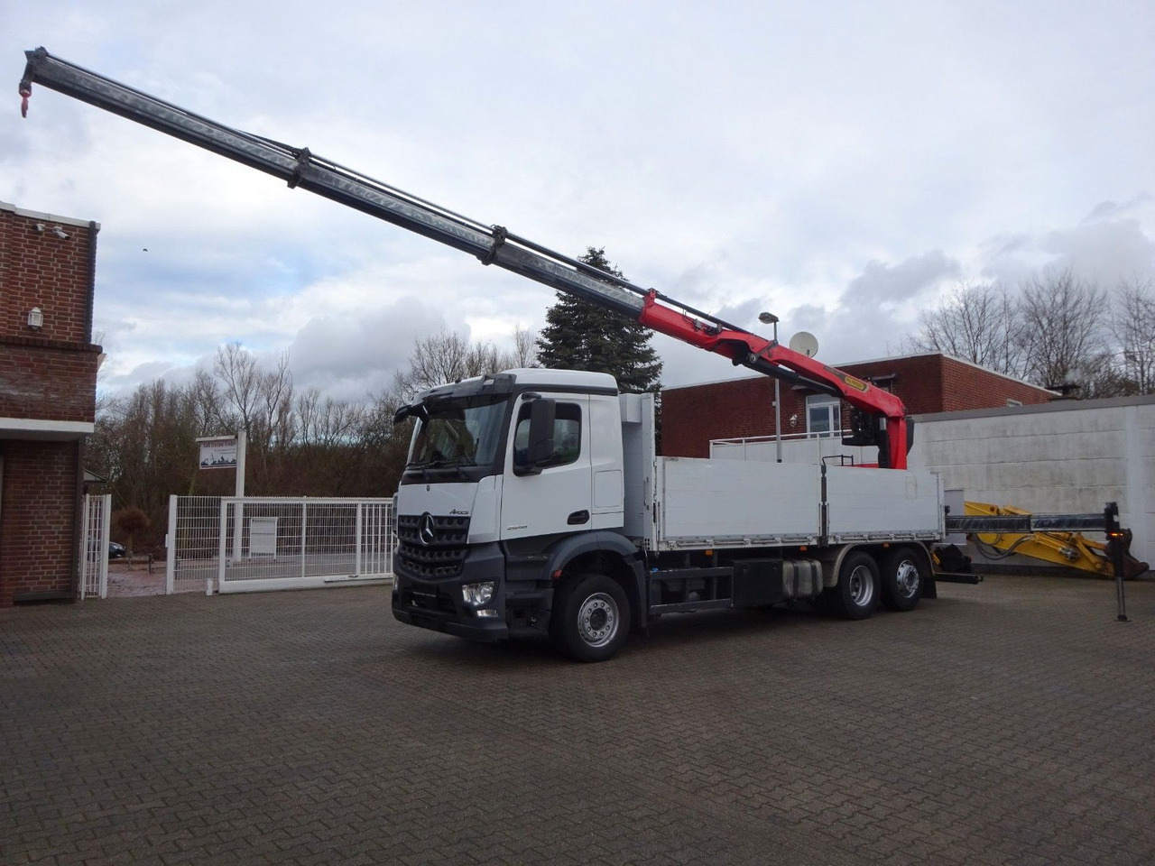 Mercedes-Benz 2648 Baustoffpritsche + PK 23001 TEC3 Kran Mercedes-Benz 2648 Baustoffpritsche + PK 23001 TEC3 Kran - Camion plateau: photos 1 Mercedes-Benz 2648 Baustoffpritsche + PK 23001 TEC3 Kran Mercedes-Benz 2648 Baustoffpritsche + PK 23001 TEC3 Kran - Camion plateau: photos 1