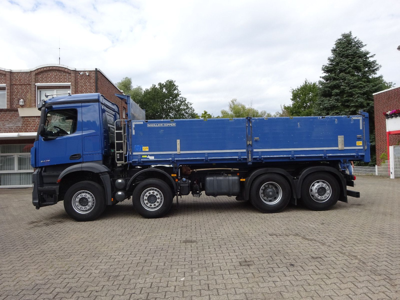 Mercedes-Benz 3446 Arocs MEILER 3 Seitenkipper 8x2 - Camion benne: photos 3 Mercedes-Benz 3446 Arocs MEILER 3 Seitenkipper 8x2 - Camion benne: photos 3