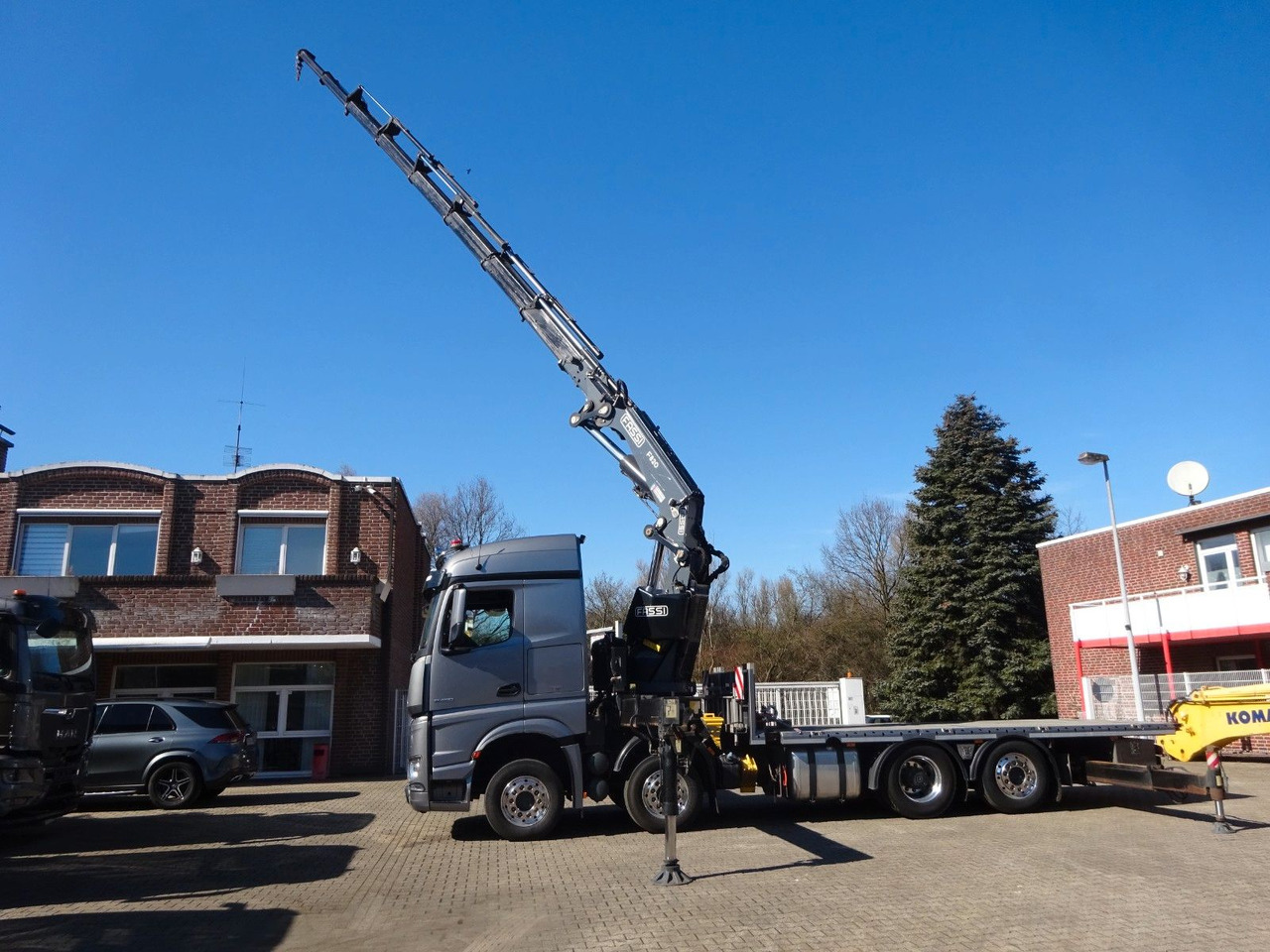 Mercedes-Benz 3453 Plattform + Fassi F820 Kran 8x2 Mercedes-Benz 3453 FASSI F820 Kran 8x Hydr. Ausschub - Camion grue, Camion plateau: photos 2 Mercedes-Benz 3453 Plattform + Fassi F820 Kran 8x2 Mercedes-Benz 3453 FASSI F820 Kran 8x Hydr. Ausschub - Camion grue, Camion plateau: photos 2