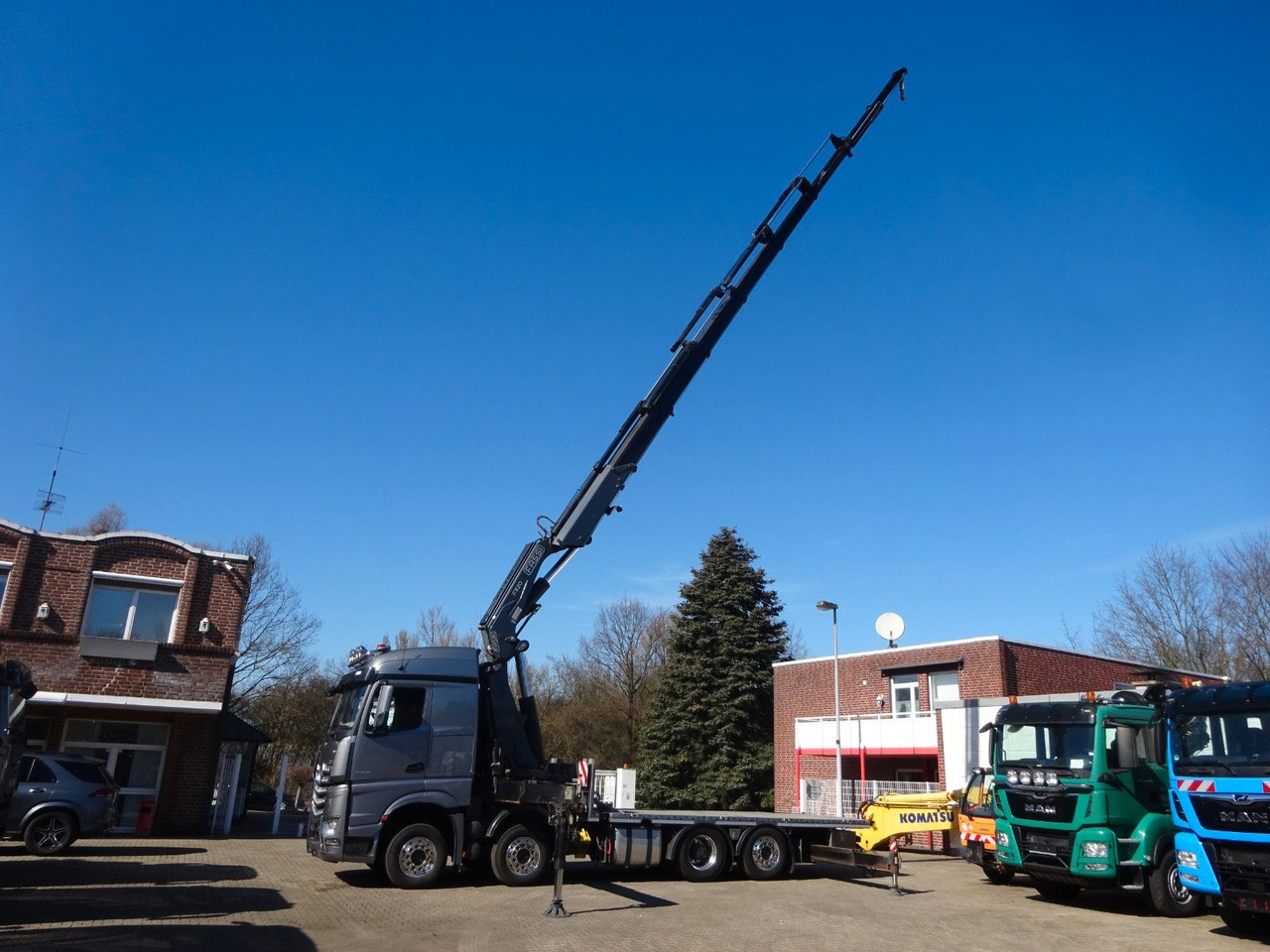 Mercedes-Benz 3453 Plattform + Fassi F820 Kran 8x2 Mercedes-Benz 3453 FASSI F820 Kran 8x Hydr. Ausschub - Camion grue, Camion plateau: photos 3 Mercedes-Benz 3453 Plattform + Fassi F820 Kran 8x2 Mercedes-Benz 3453 FASSI F820 Kran 8x Hydr. Ausschub - Camion grue, Camion plateau: photos 3