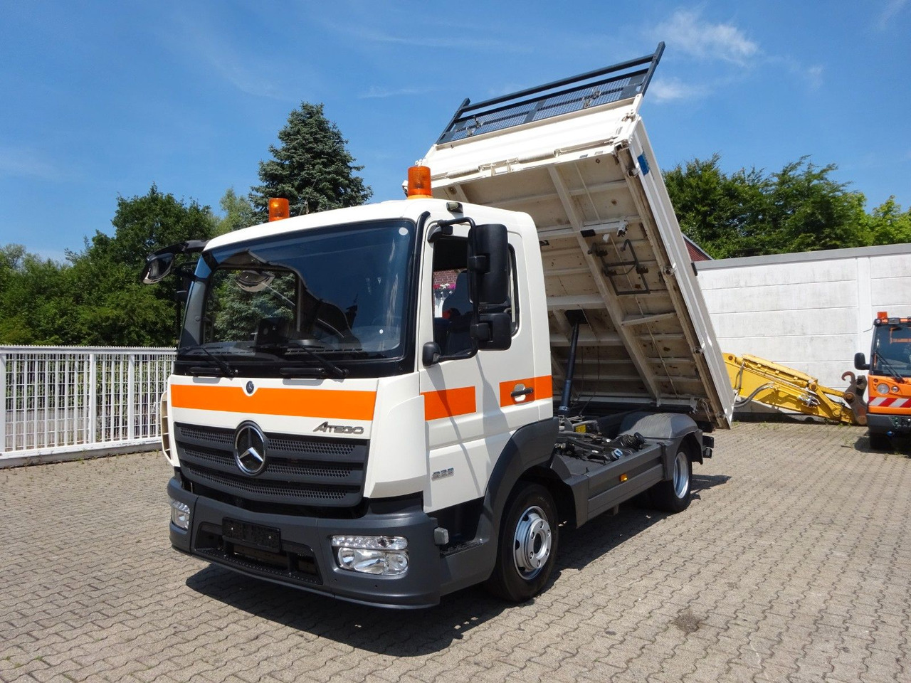 Mercedes-Benz 823 Atego MEILLER 3Skipper 4x2 - Camion benne: photos 1 Mercedes-Benz 823 Atego MEILLER 3Skipper 4x2 - Camion benne: photos 1