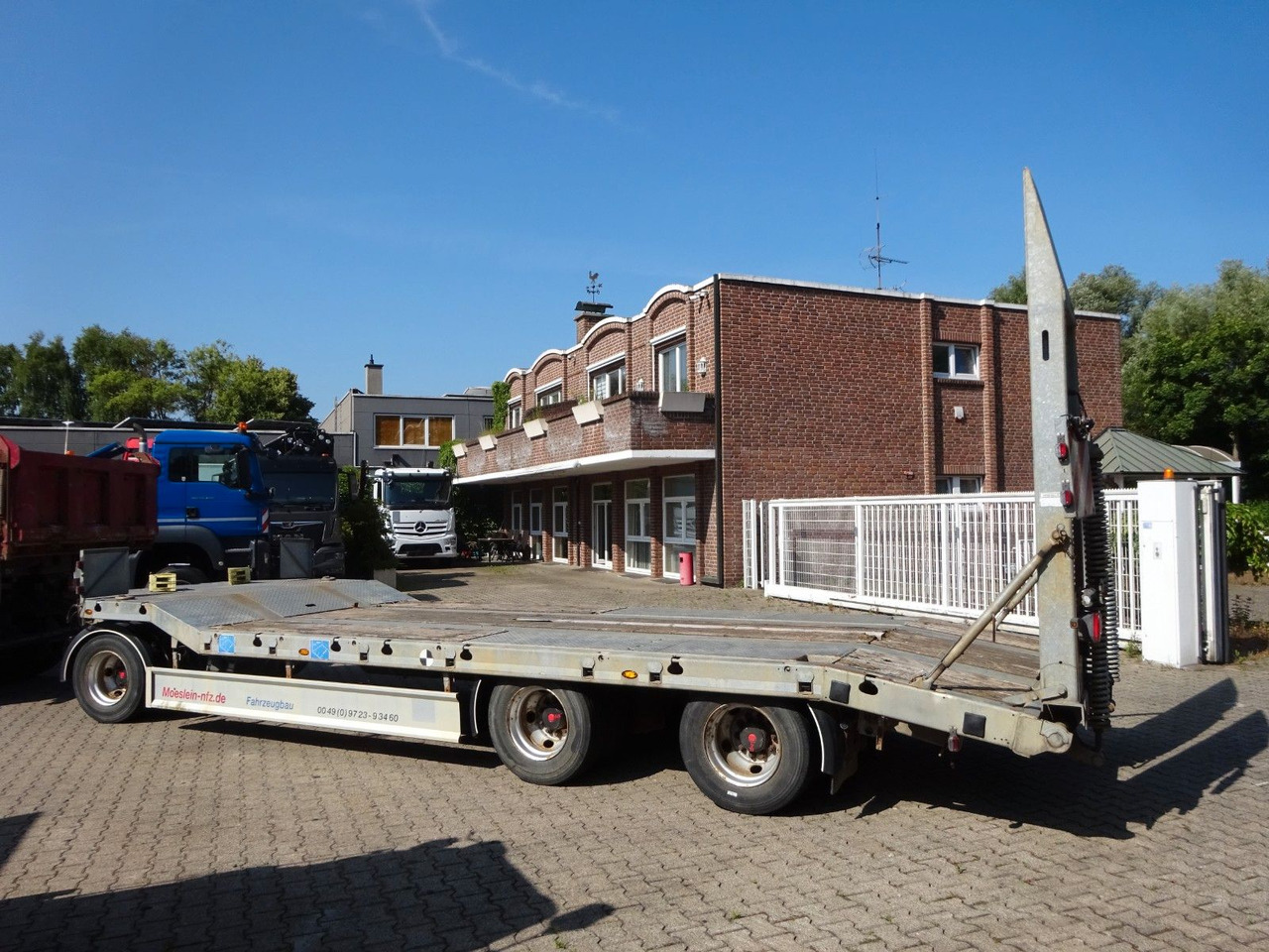 Remorque porte-engin surbaissée Möslein Tieflader Anhänger mit 3 Achsen und Rampen: photos 8