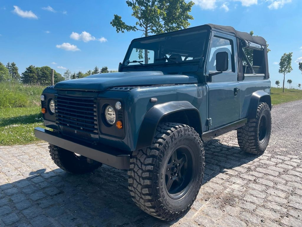 Land Rover LR Defender 90 Soft Top V8 Automatic 60000 brutt - Pick-up: photos 1 Land Rover LR Defender 90 Soft Top V8 Automatic 60000 brutt - Pick-up: photos 1