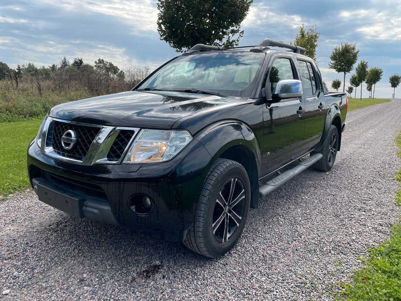 Nissan Navara Pickup Double Cab LE V6 4x4 LB - SUV: photos 1 Nissan Navara Pickup Double Cab LE V6 4x4 LB - SUV: photos 1