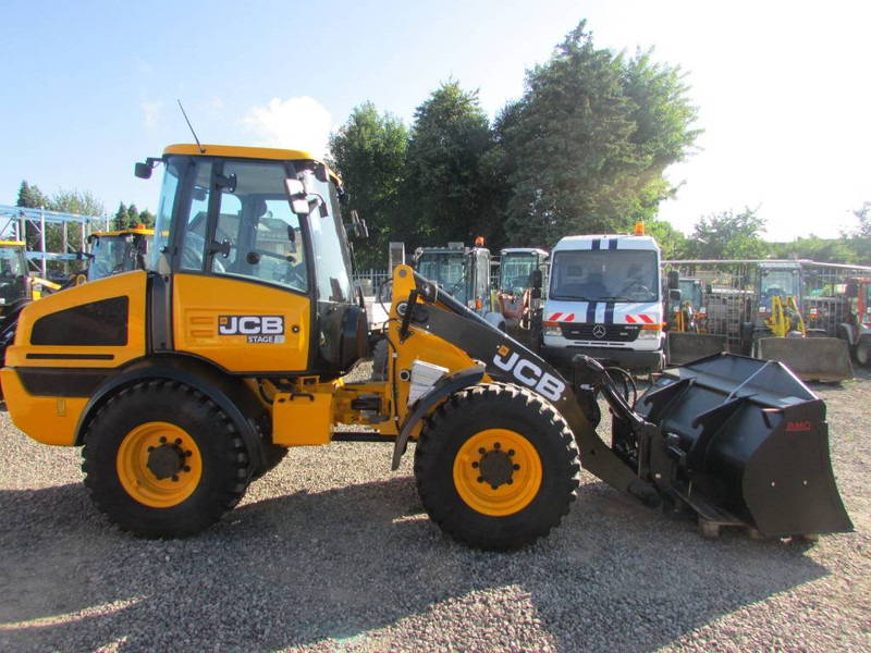 JCB 409 Radlader 46.500 EUR - Chargeuse sur pneus: photos 1 JCB 409 Radlader 46.500 EUR - Chargeuse sur pneus: photos 1
