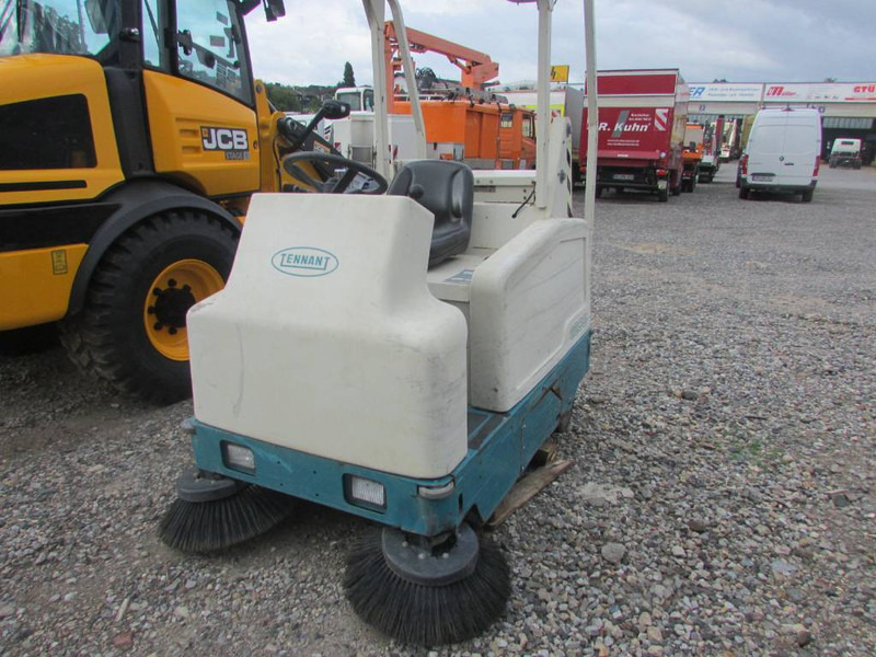 TENNANT 6200U01 964 Kehrmaschine 3.000 EUR - Balayeuse de voirie: photos 2 TENNANT 6200U01 964 Kehrmaschine 3.000 EUR - Balayeuse de voirie: photos 2