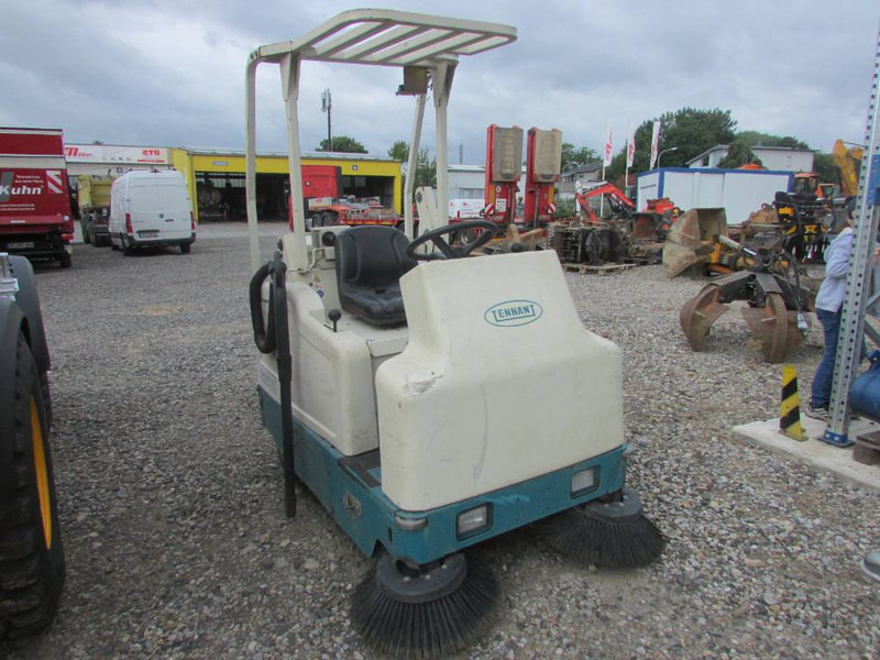 TENNANT 6200U01 964 Kehrmaschine 3.000 EUR - Balayeuse de voirie: photos 3 TENNANT 6200U01 964 Kehrmaschine 3.000 EUR - Balayeuse de voirie: photos 3