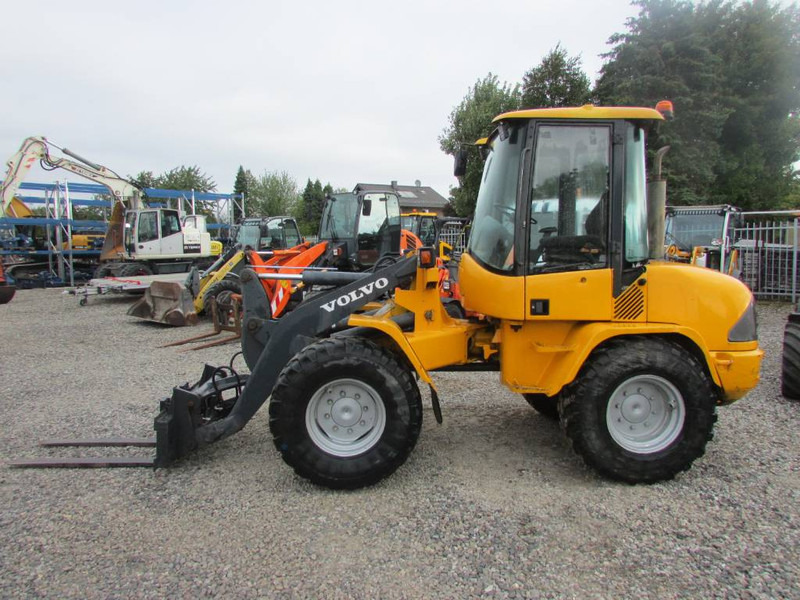 Volvo L 35 B-Z Radlader 16.000 EUR - Chargeuse sur pneus: photos 1 Volvo L 35 B-Z Radlader 16.000 EUR - Chargeuse sur pneus: photos 1