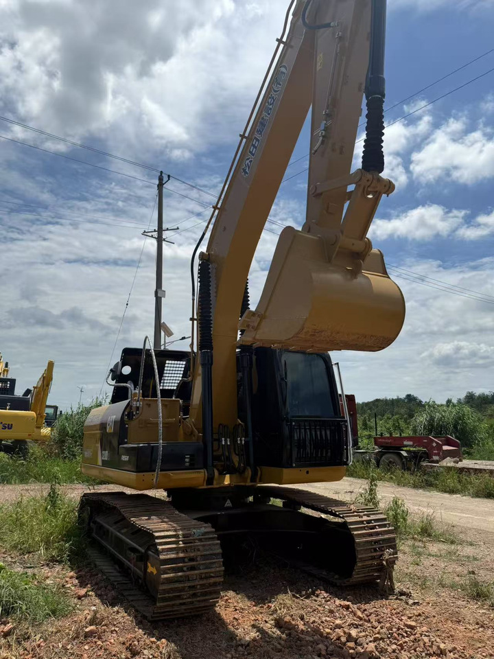 CAT 320D2 - Pelle sur chenille: photos 3 CAT 320D2 - Pelle sur chenille: photos 3