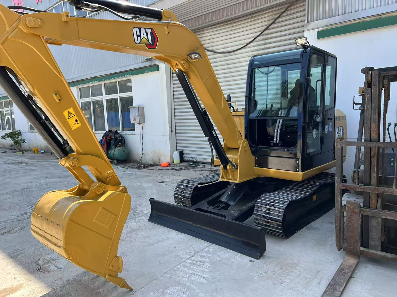 CATERPILLAR 305.5E2 - Mini pelle: photos 3 CATERPILLAR 305.5E2 - Mini pelle: photos 3