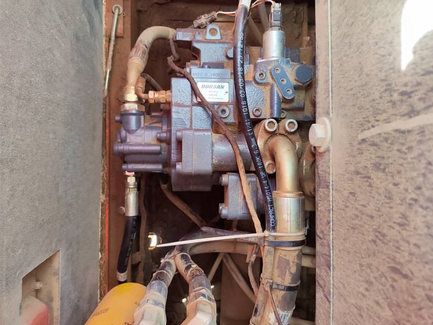 DOOSAN DH220 - Pelle sur chenille: photos 4 DOOSAN DH220 - Pelle sur chenille: photos 4