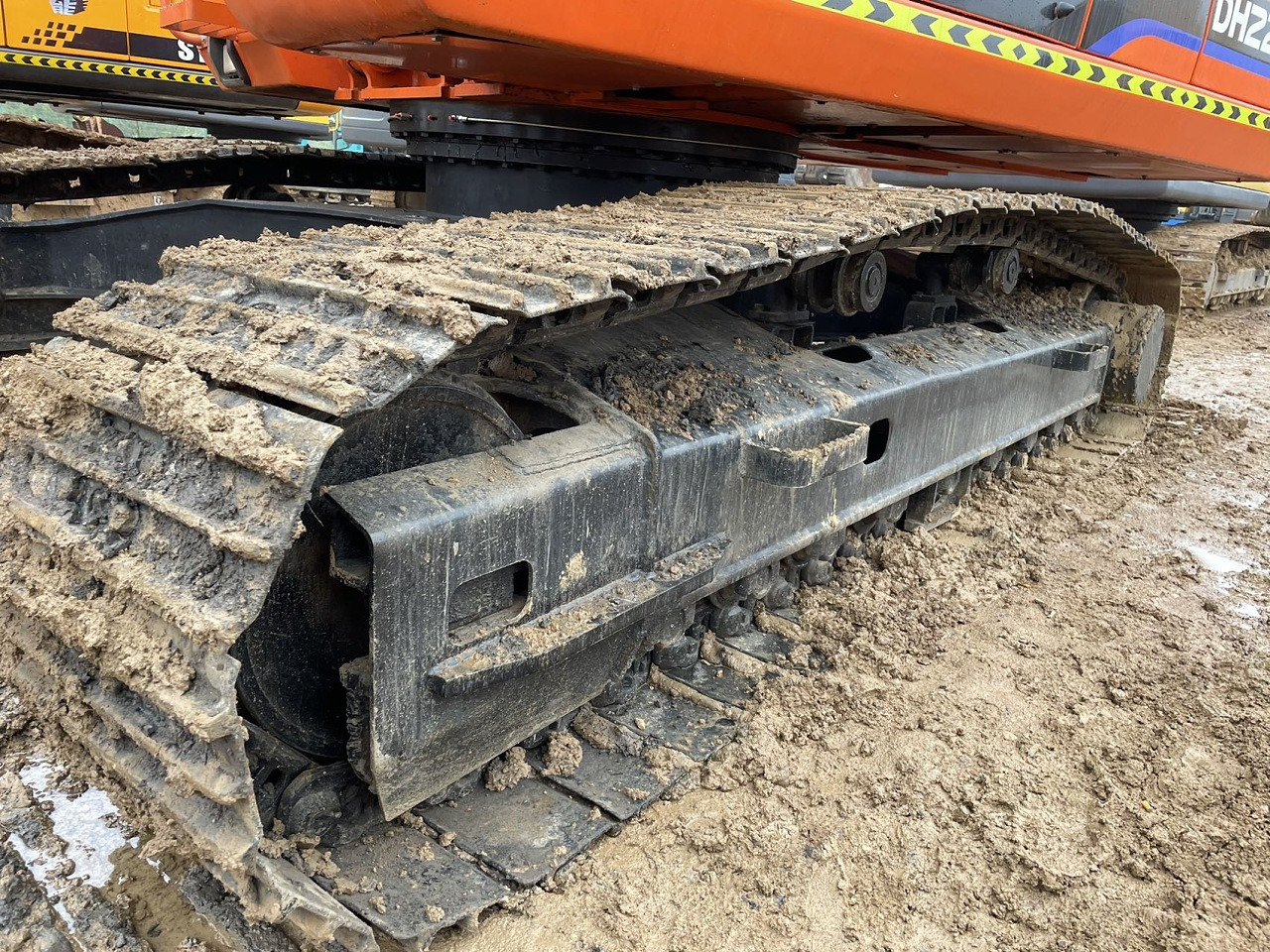 DOOSAN DH220 - Pelle sur chenille: photos 3 DOOSAN DH220 - Pelle sur chenille: photos 3