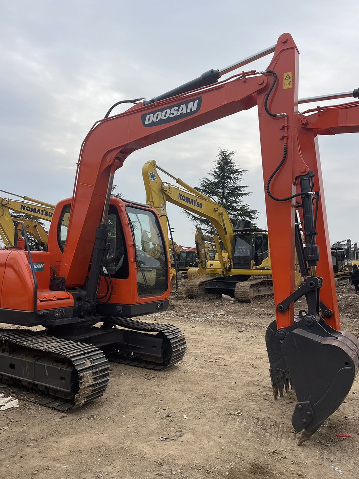 DOOSAN DX80 - Pelle sur chenille: photos 3 DOOSAN DX80 - Pelle sur chenille: photos 3