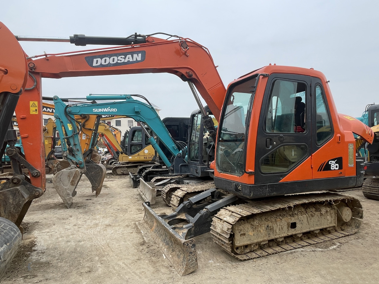 DOOSAN DX80 - Pelle sur chenille: photos 1 DOOSAN DX80 - Pelle sur chenille: photos 1