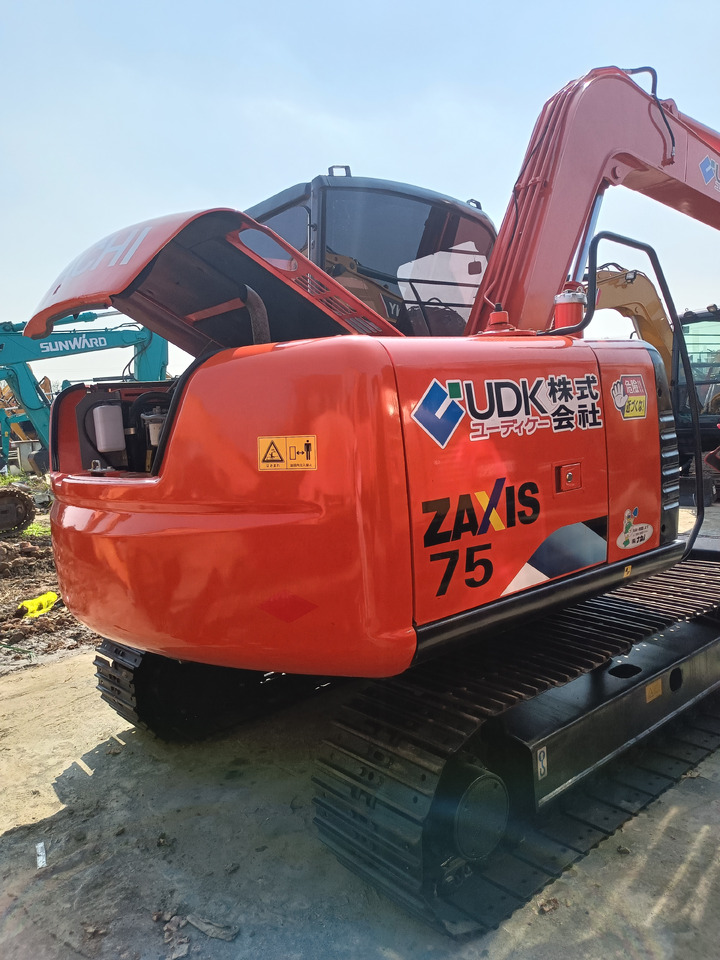 HITACHI ZX75 - Pelle sur chenille: photos 2 HITACHI ZX75 - Pelle sur chenille: photos 2