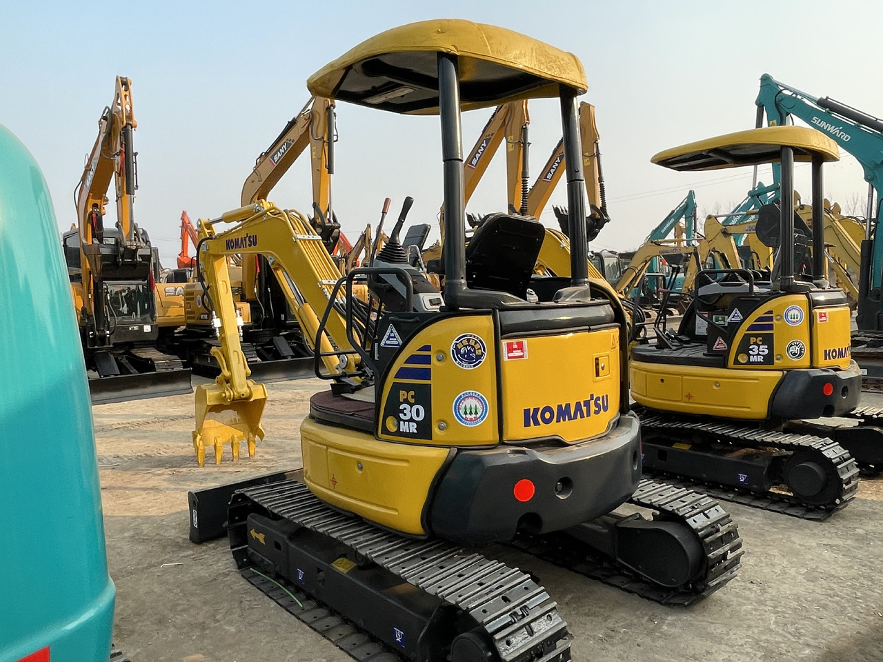 Mini pelle KOMATSU PC30MR-3: photos 1