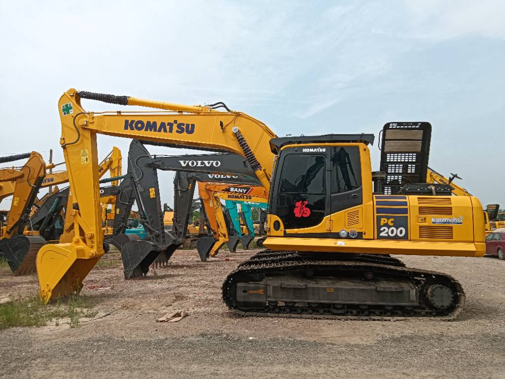 Komatsu PC 200-8 - Pelle sur chenille: photos 1 Komatsu PC 200-8 - Pelle sur chenille: photos 1