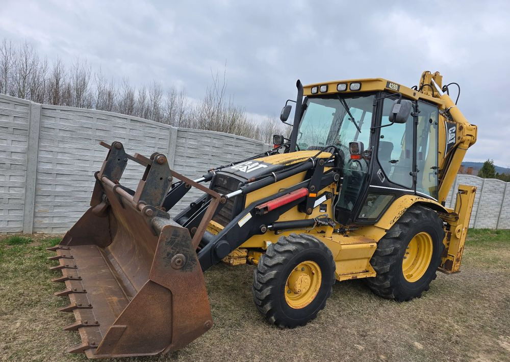 Caterpillar - Tractopelle: photos 1 Caterpillar - Tractopelle: photos 1