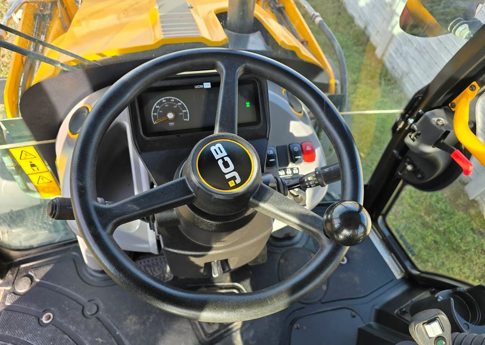 Tractopelle JCB: photos 9 Tractopelle JCB: photos 9