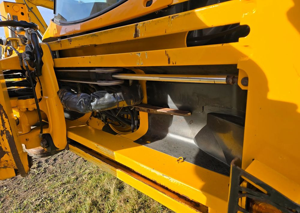 Tractopelle JCB: photos 11 Tractopelle JCB: photos 11