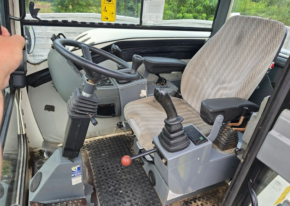 Pelle sur pneus Terex: photos 7