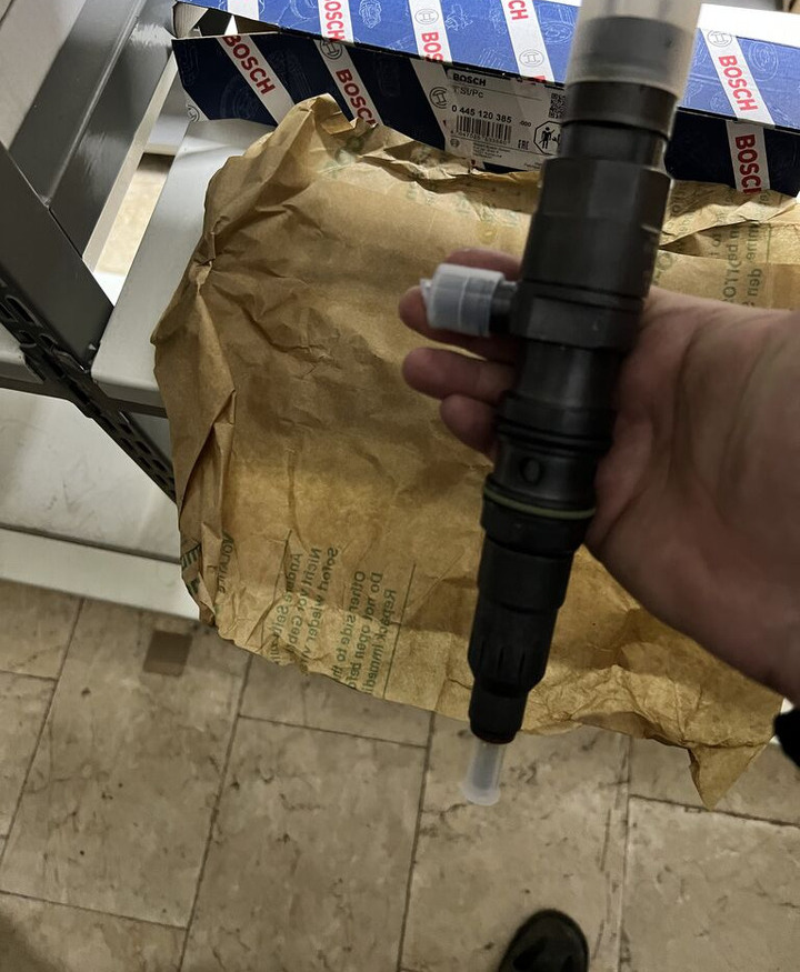 Bosch Euro 6 0445120385 Bosch Mercedes Euro 6 - Injecteur pour Camion: photos 2 Bosch Euro 6 0445120385 Bosch Mercedes Euro 6 - Injecteur pour Camion: photos 2